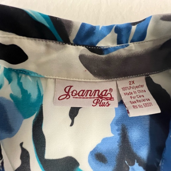 JOANNA PLUS SHORT CAP SLEEVE BUTTON UP BLOUSE. SIZE 2X. POLYESTER.  BEAUTIFUL - Picture 5 of 6